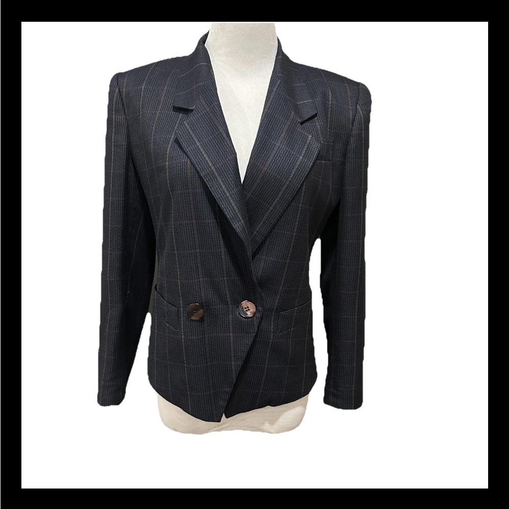 Kasper Navy Blazer with Notched Lapels and Tailored Fit